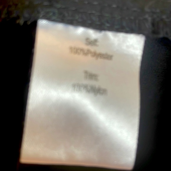 🌸Daisy Fuentes Black Hi-Lo Top Blouse w/Smock Neck and lace hem Size 1X EUC - Picture 6 of 6